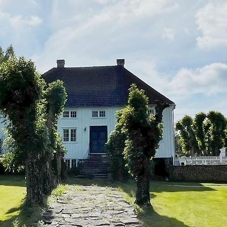 Bosvik Gard, Nyrenovert Leilighet I Hovedhus Fra 1756 Risør Zewnętrze zdjęcie