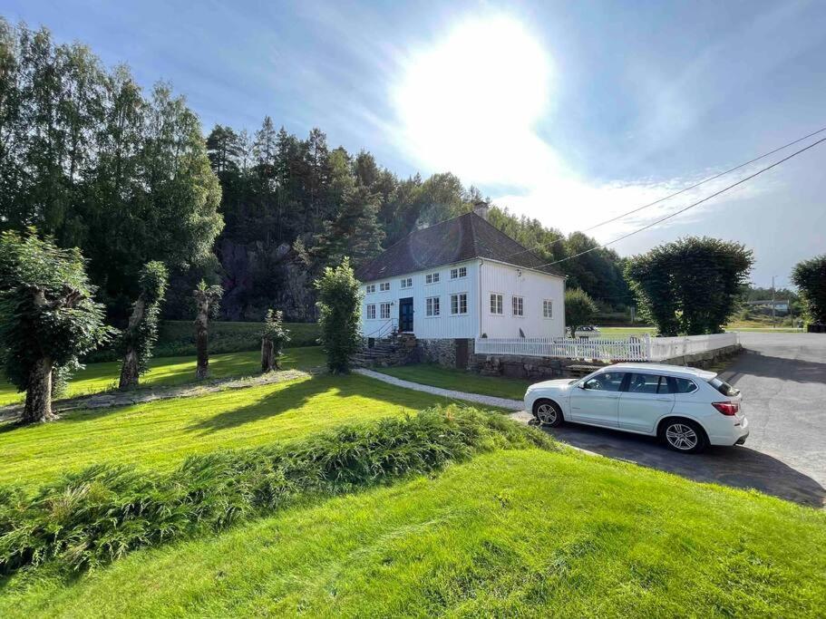 Bosvik Gard, Nyrenovert Leilighet I Hovedhus Fra 1756 Risør Zewnętrze zdjęcie